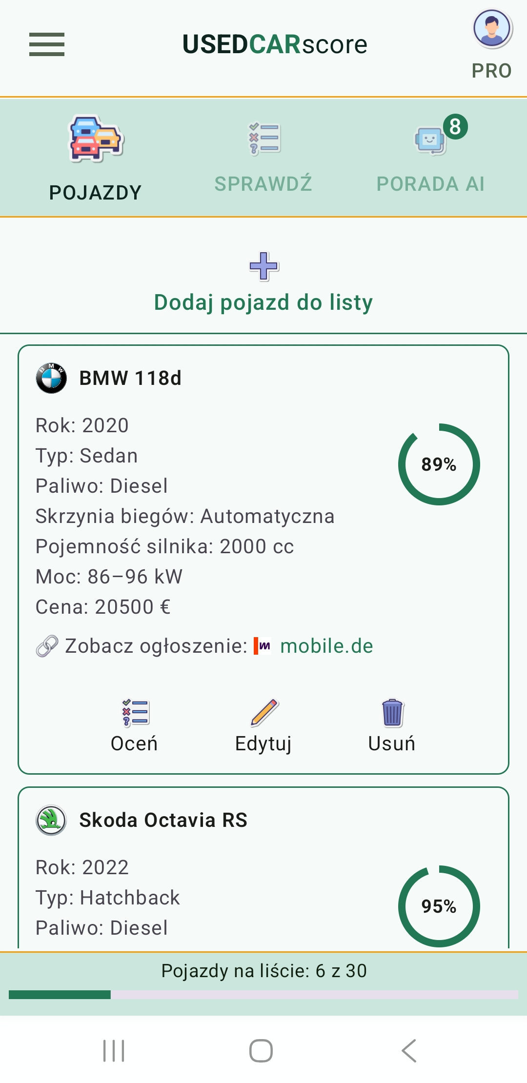 Ekran aplikacji UsedCarScore pokazujący listę zapisanych pojazdów dla użytkowników PRO